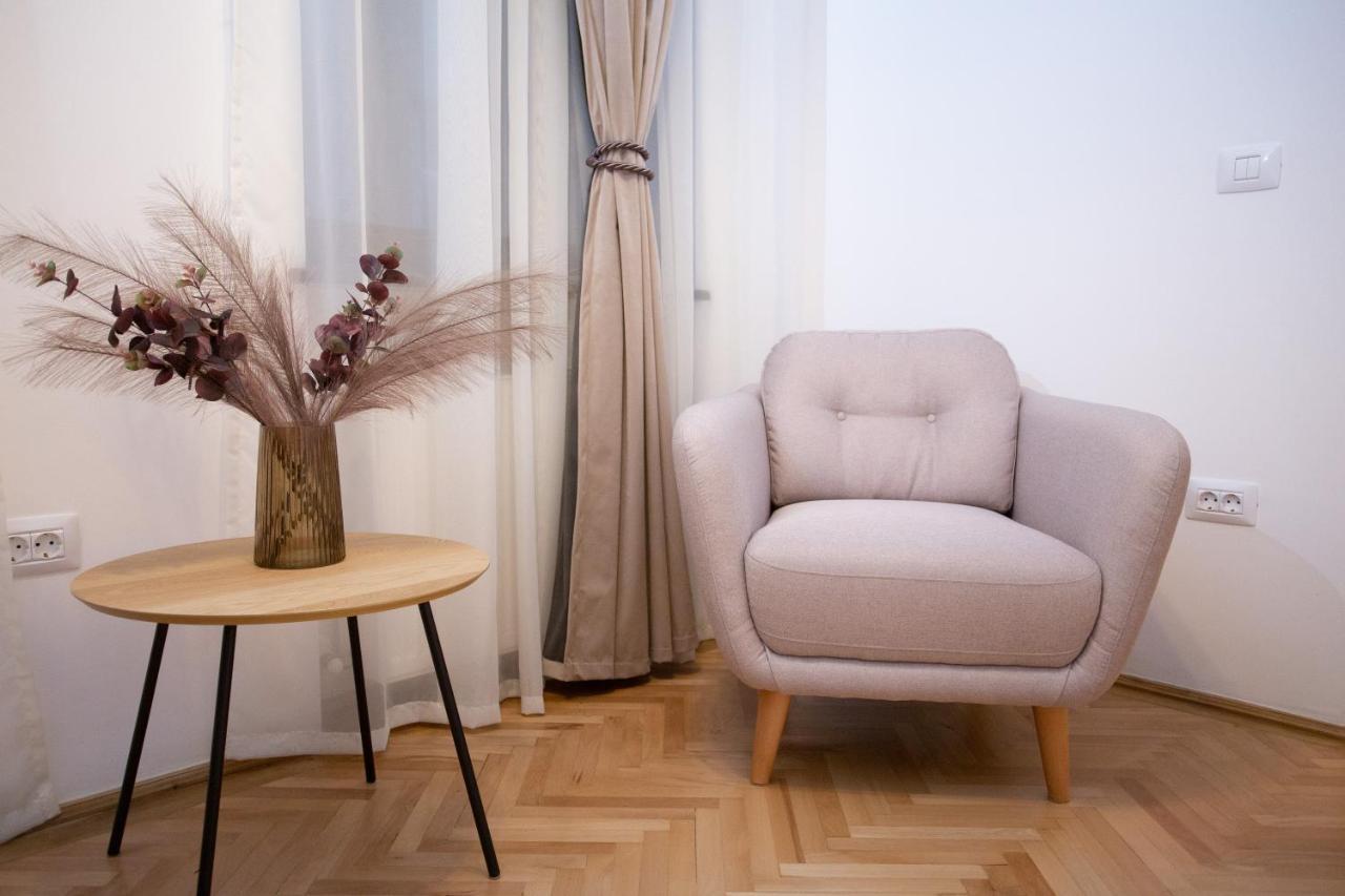 Heart Of The Apartment *